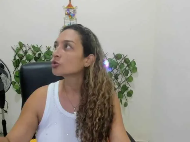 Live sex webcam photo for Rosalba31 #272631513