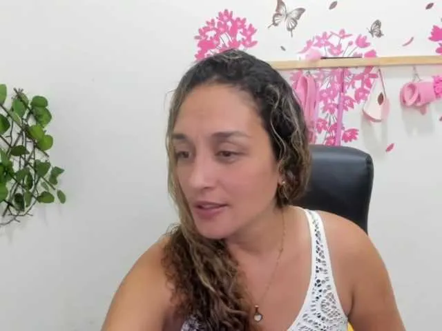 Live sex webcam photo for Rosalba31 #272705011