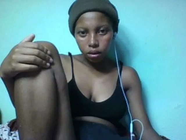 Live sex webcam photo for Rosaliah #277809896