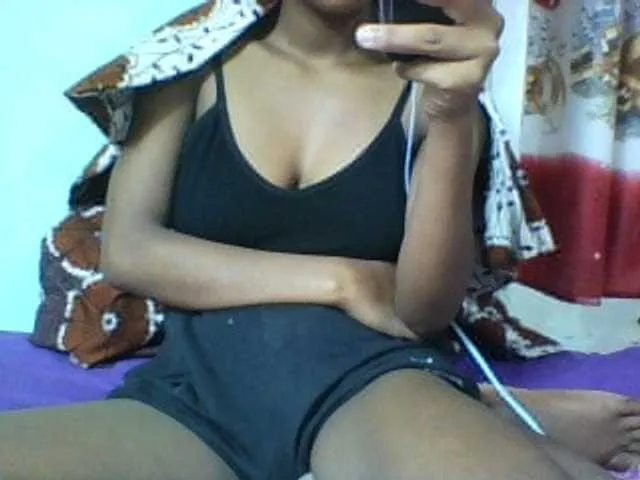 Live sex webcam photo for Rosaliah #277811428