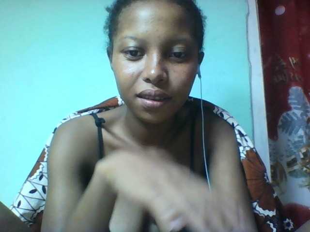 Live sex webcam photo for Rosaliah #277830315