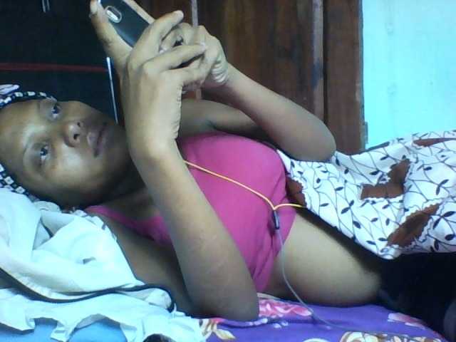 Live sex webcam photo for Rosaliah #277875378