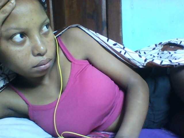 Live sex webcam photo for Rosaliah #277889386