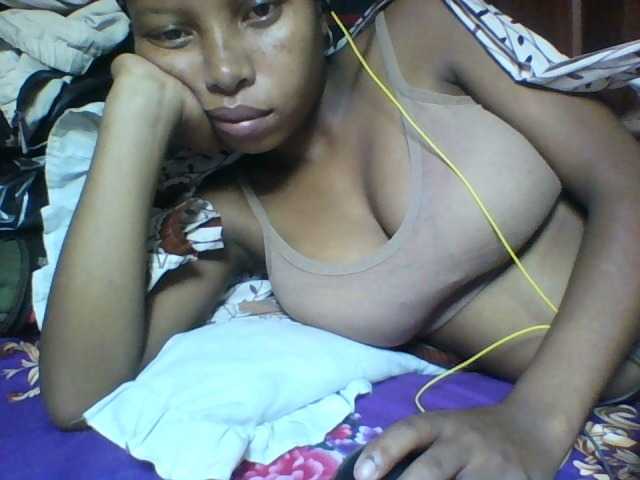 Live sex webcam photo for Rosaliah #277905194