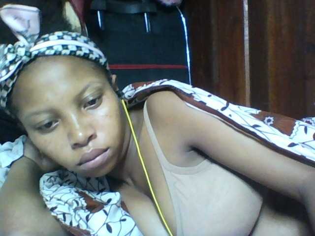 Live sex webcam photo for Rosaliah #277906296