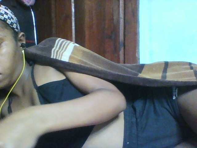 Live sex webcam photo for Rosaliah #277934161