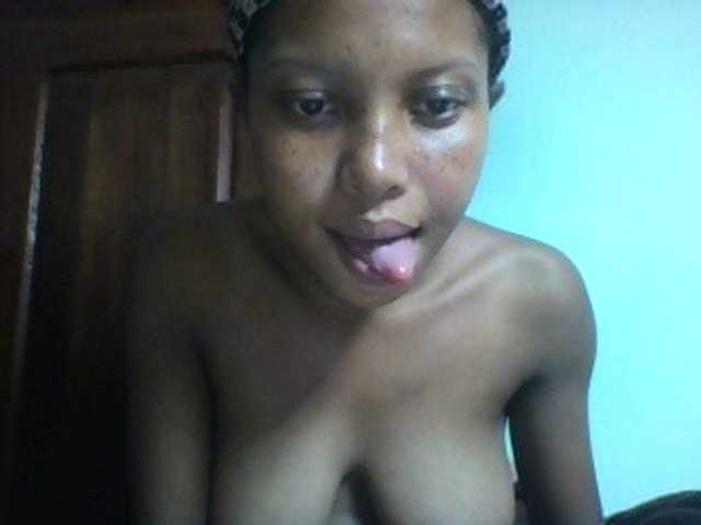 Live sex webcam photo for Rosaliah #277946218