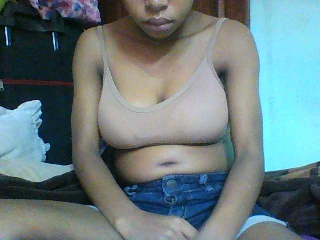 Live sex webcam photo for Rosaliah #278036318