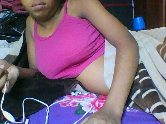 Live sex webcam photo for Rosaliah #278081258