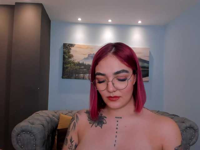 Live sex webcam photo for RosalineMay #275503860