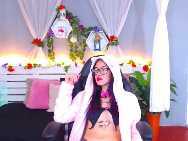 Live sex webcam photo for Rose-Lauren #273667966