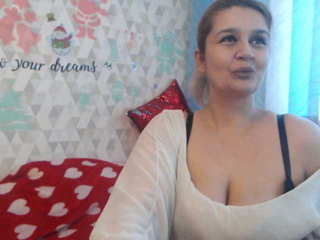 Live sex webcam photo for RoseBBW #271954392