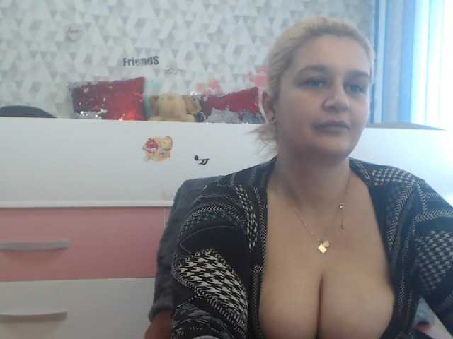 Live sex webcam photo for RoseBBW #272584560