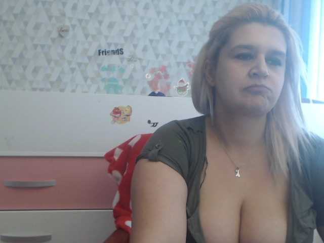 Live sex webcam photo for RoseBBW #272917926