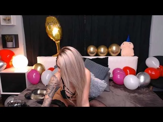 Live sex webcam photo for RoseCoxxx #271858264
