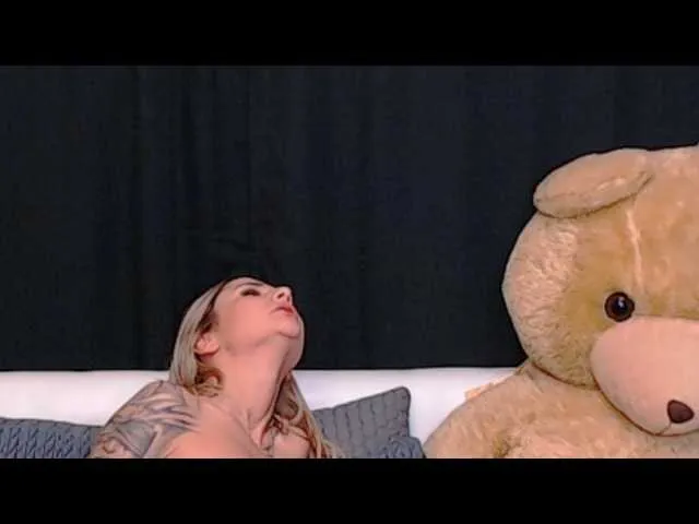 Live sex webcam photo for RoseCoxxx #272168159