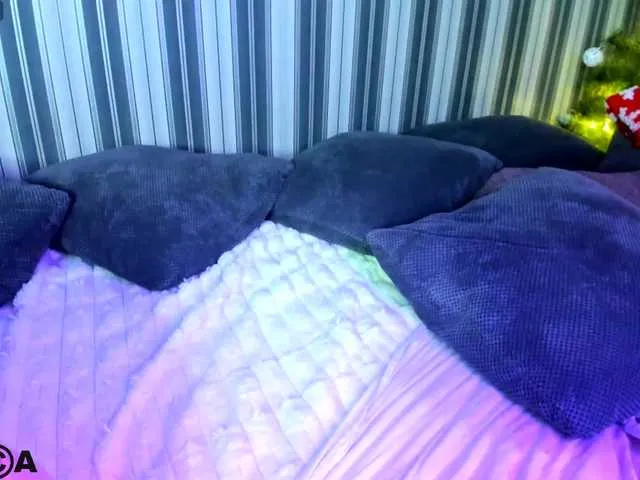 Live sex webcam photo for RoseDaffy #277104218