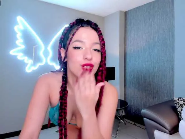Live sex webcam photo for RoseFerrera #288044733