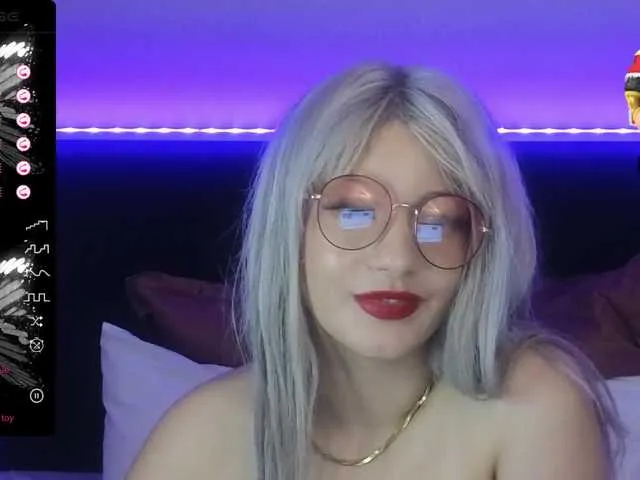 Live sex webcam photo for Rosebelle1 #276670384