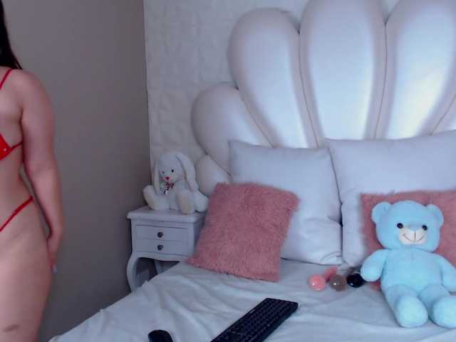 Live sex webcam photo for RoseeMiller #272323724