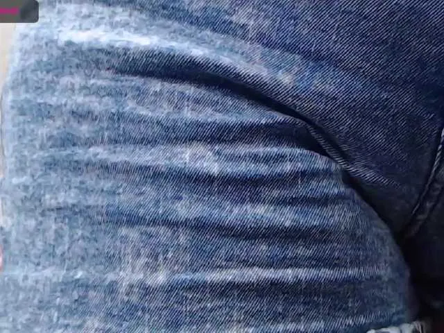 Live sex webcam photo for Roselyn25 #271730905