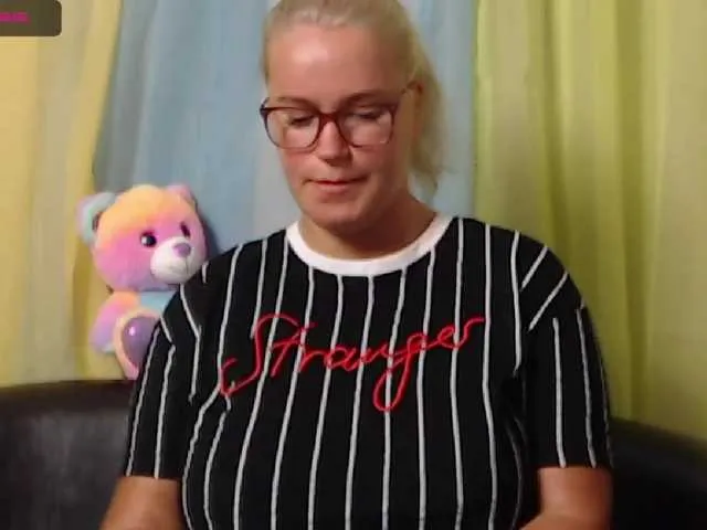 Live sex webcam photo for Roselyn25 #273292138