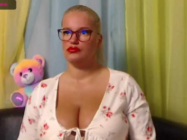 Live sex webcam photo for Roselyn25 #273343912