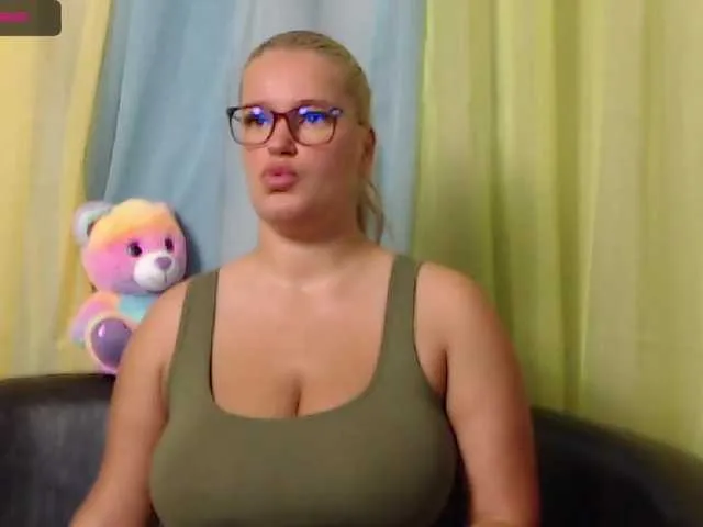 Live sex webcam photo for Roselyn25 #273424859