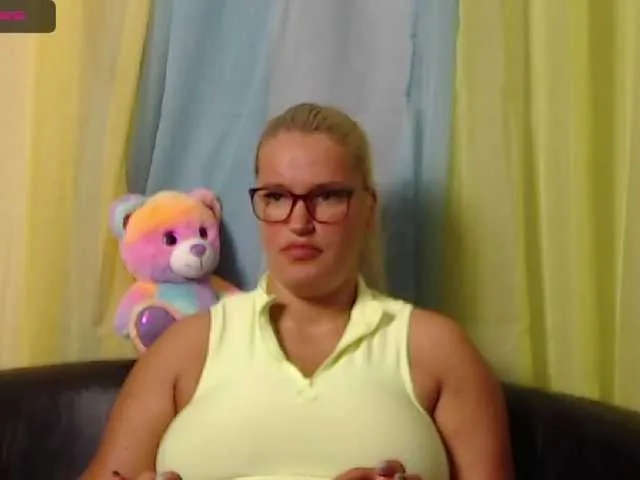 Live sex webcam photo for Roselyn25 #273458080