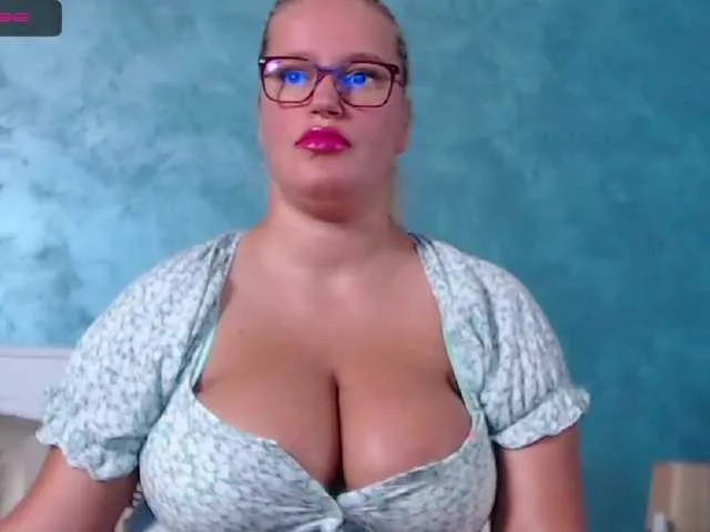 Live sex webcam photo for Roselyn25 #273610791