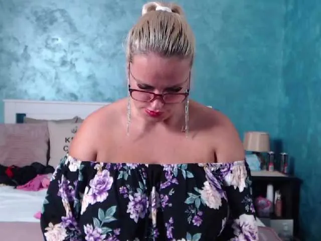 Live sex webcam photo for Roselyn25 #273761951