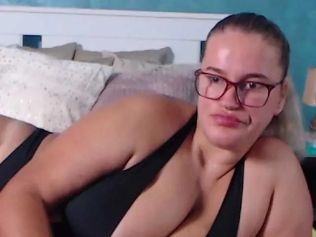 Live sex webcam photo for Roselyn25 #274245692