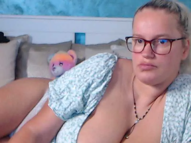 Live sex webcam photo for Roselyn25 #276010475