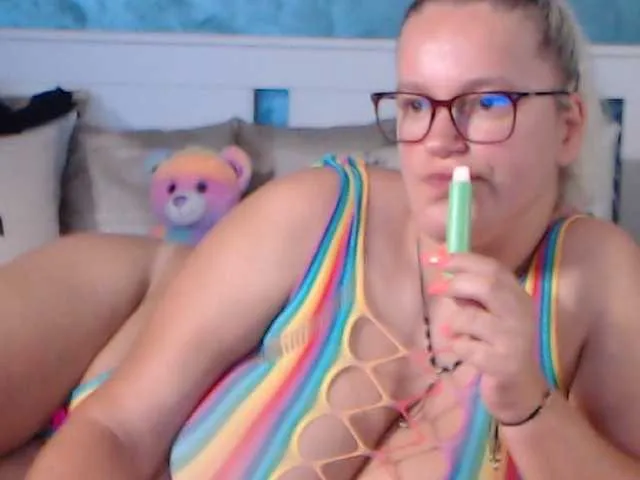 Live sex webcam photo for Roselyn25 #276093329