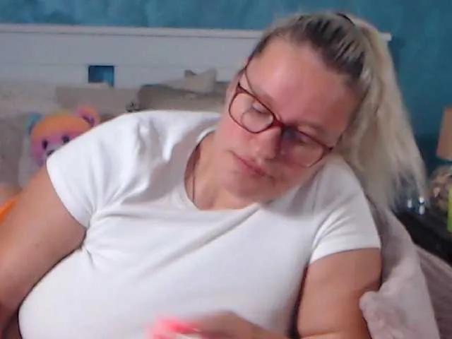 Live sex webcam photo for Roselyn25 #276120323