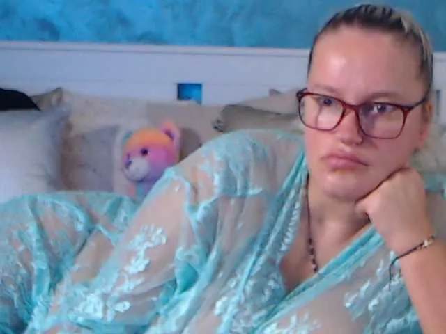 Live sex webcam photo for Roselyn25 #276197103