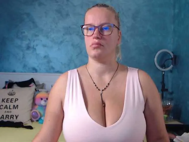 Live sex webcam photo for Roselyn25 #276533246