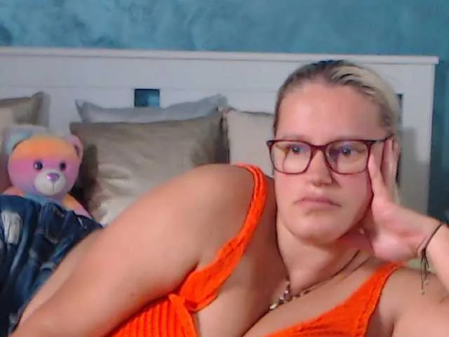 Live sex webcam photo for Roselyn25 #276554962