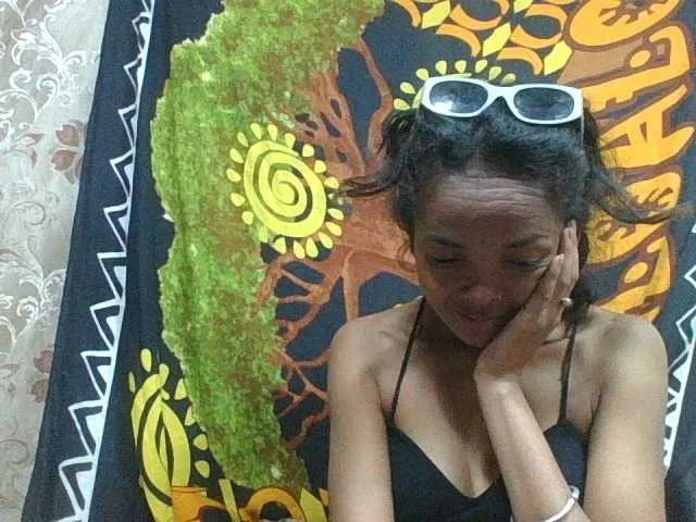 Live sex webcam photo for Rosiah2 #289637075
