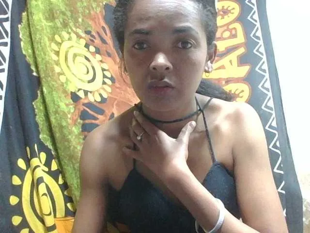 Live sex webcam photo for Rosiah2 #289692874