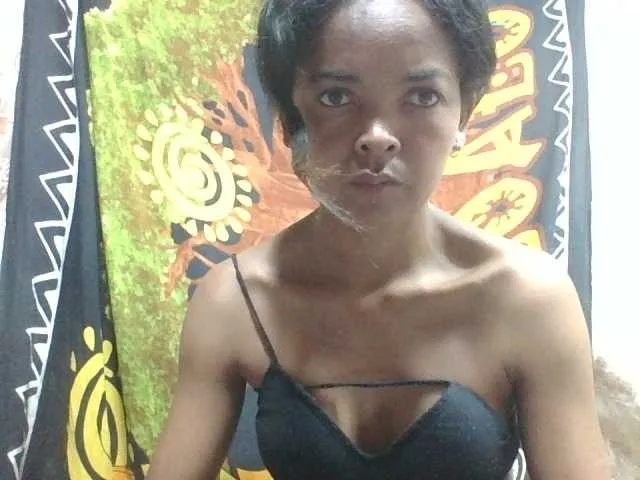 Live sex webcam photo for Rosiah2 #289885825