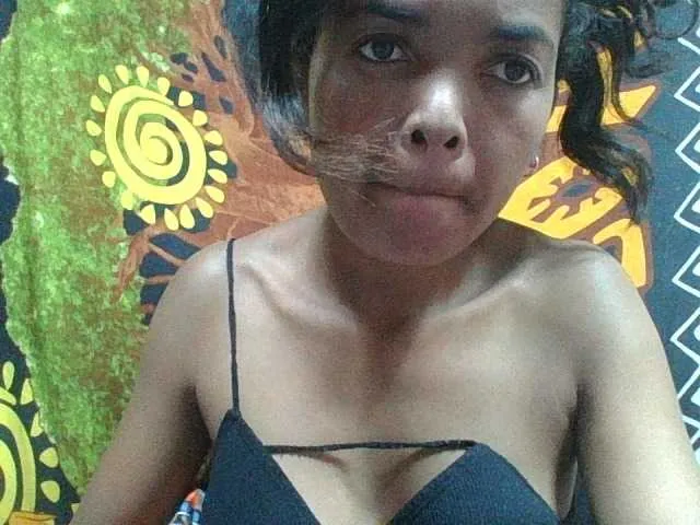 Live sex webcam photo for Rosiah2 #289893899