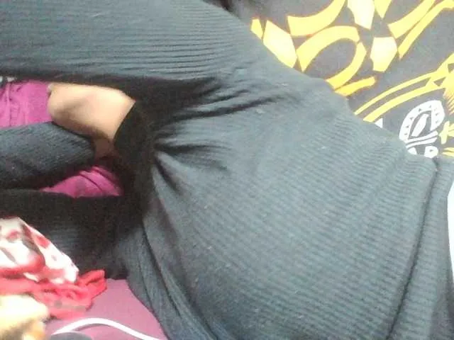 Live sex webcam photo for Rosiah2 #289935193