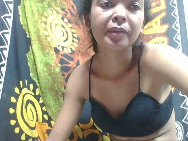 Live sex webcam photo for Rosiah2 #290042442