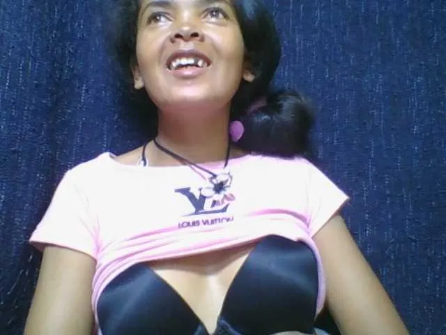 Live sex webcam photo for Rosiah2