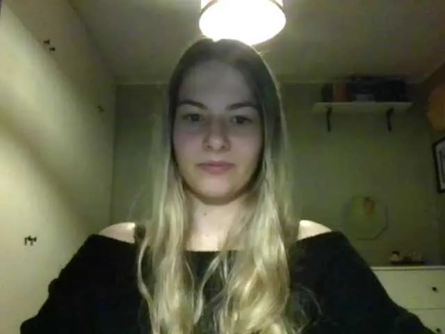 Live sex webcam photo for RosieJune #291671278