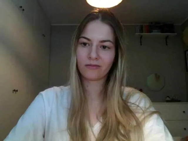 Live sex webcam photo for RosieJune #291686478