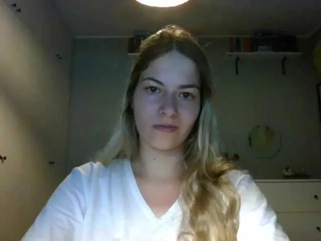 Live sex webcam photo for RosieJune #291824094