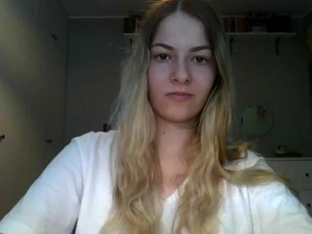 Live sex webcam photo for RosieJune #291830687