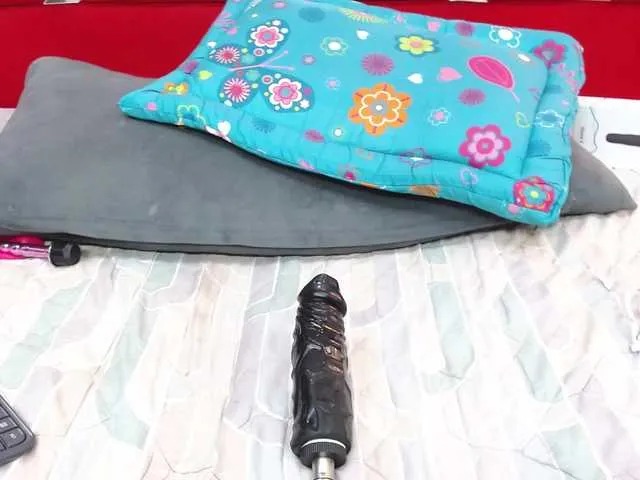 Live sex webcam photo for Rosiiee #273863850